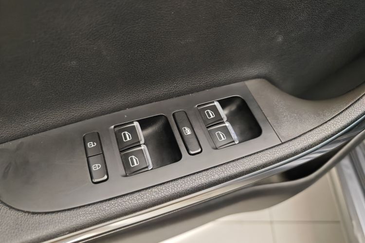 奇瑞 瑞虎3X 2020款 质享版 1.5L CVT豪华版中控内饰7014