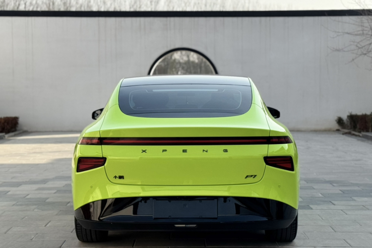 小鹏P7 2022款 670E+鹏翼版车身外观6007