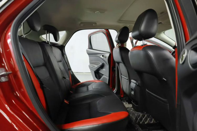 福特 福克斯 2017款 两厢 EcoBoost 180 自动精英型中控内饰7002