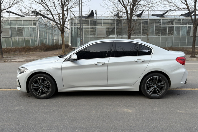 宝马1系 2022款 120i M运动版车身外观6007