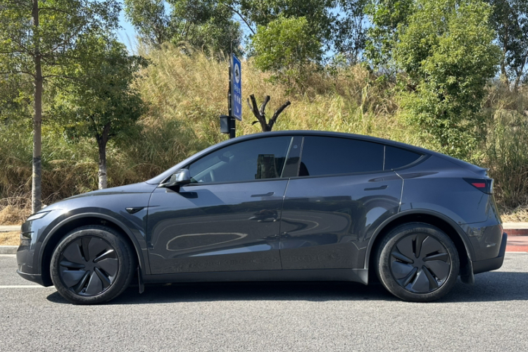特斯拉 Model Y 2025款 后轮驱动版车身外观6003