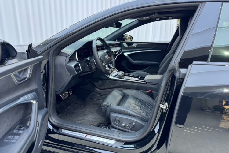 奥迪A7 2023款 55 TFSI quattro 尊享型中控内饰7005