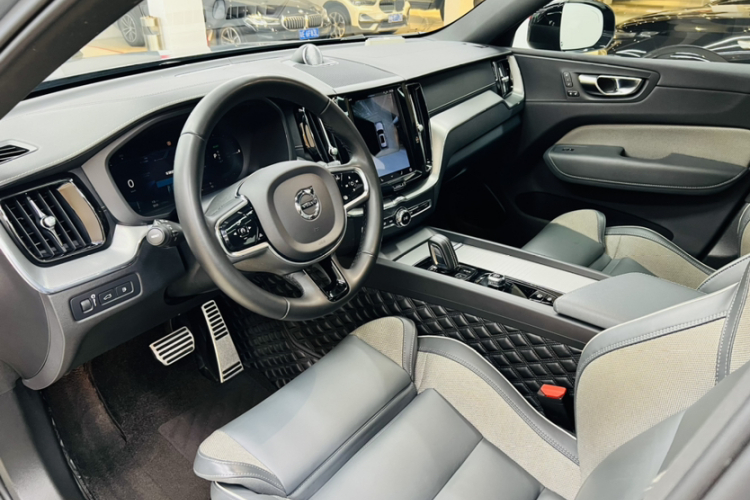 沃尔沃XC60新能源 2022款 T8 插电混动 四驱智远运动版中控内饰7004