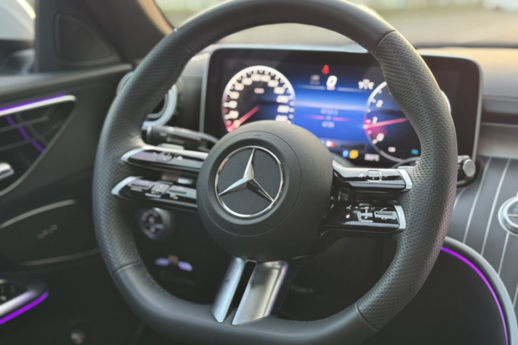 奔驰C级 2025款 C 260 L 运动版中控内饰7002