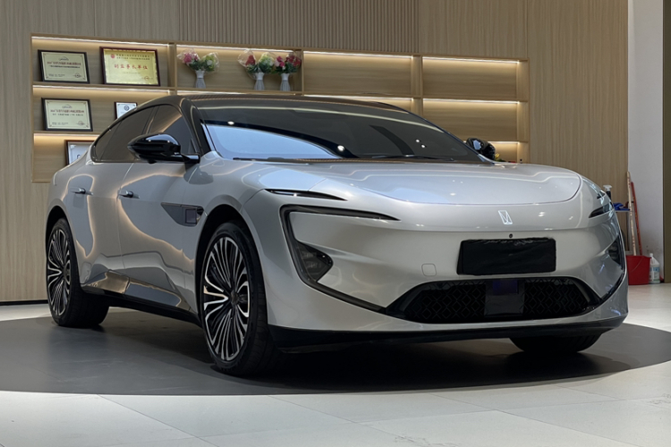 阿维塔12 2025款 Ultra增程版车身外观6002