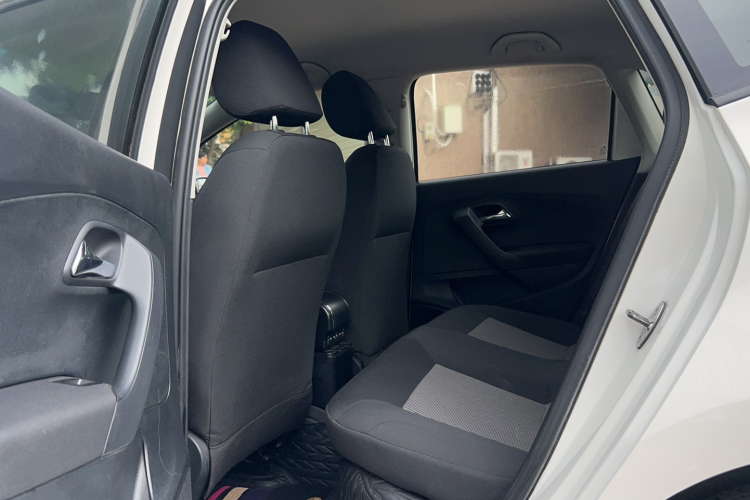 大众 Polo 2016款 1.4L 自动风尚型中控内饰7003