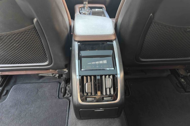 沃尔沃S90 2018款 T4 智远版中控内饰7015