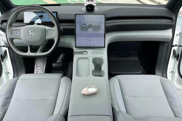 蔚来ES6 2024款 75kWh中控内饰7006