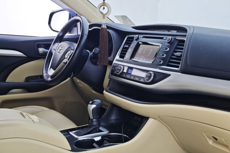 丰田 汉兰达 2018款 2.0T 四驱豪华版 7座 国V中控内饰7002