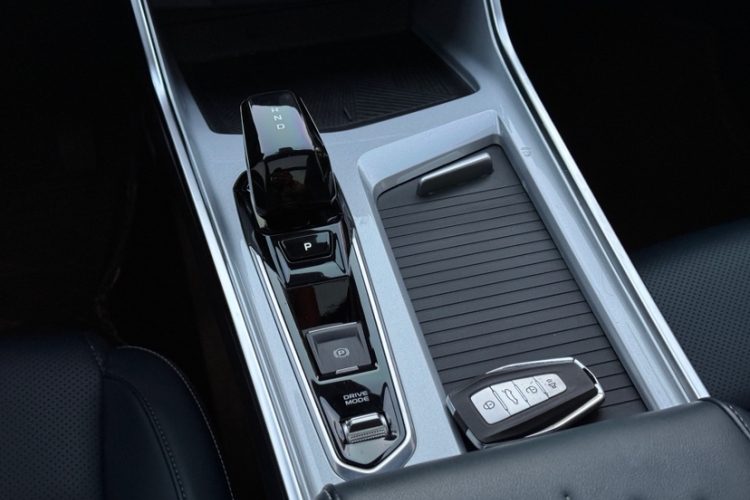 吉利汽车 2023款 嘉际L 1.5TD DCT豪华型局部细节18