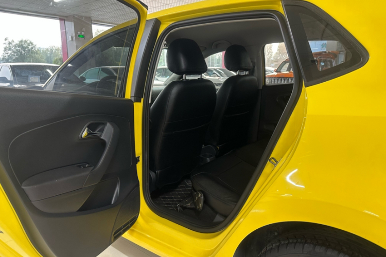 大众 Polo 2016款 1.4L 手动风尚型中控内饰7008