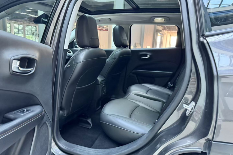 Jeep 指南者 2017款 200T 自动家享版中控内饰7001