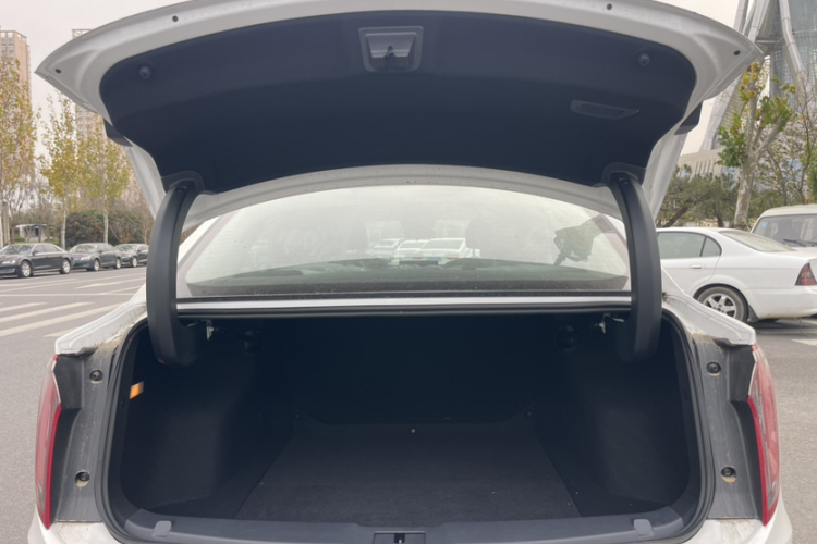 红旗E-QM5 2024款 500km 出行版中控内饰7007