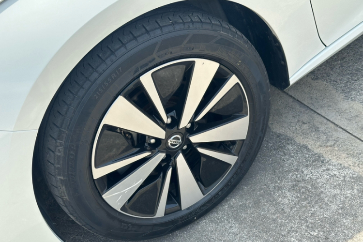 日产 天籁 2021款 2.0L XL 舒适版车身外观6008