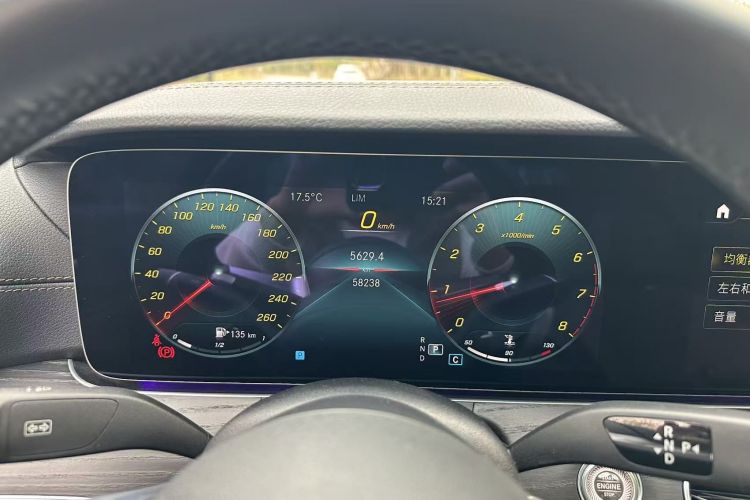 奔驰E级 2022款 改款 E 260 L 运动型中控内饰15