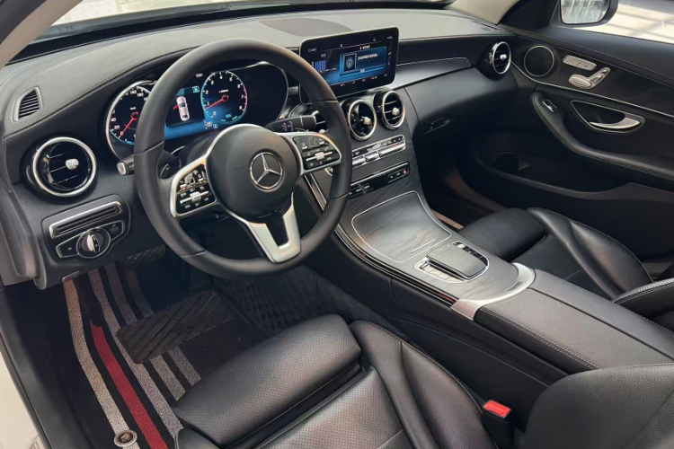 奔驰C级 2019款 C 260 L 运动版中控内饰7003