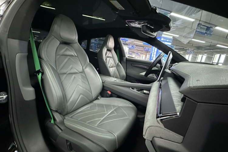 极氪001 2023款 WE版 86kWh中控内饰7012