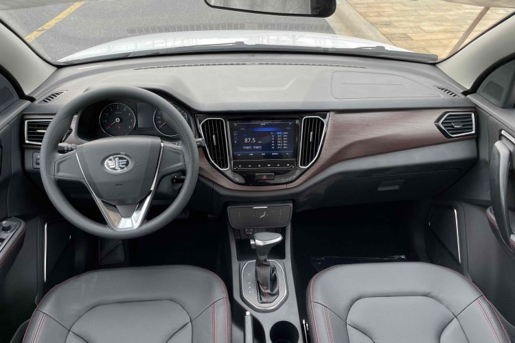 一汽 森雅R7 2024款 1.5L 自动舒适型中控内饰7001