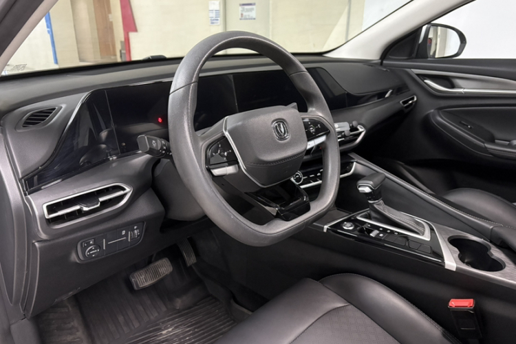 长安 逸动 2022款 PLUS 1.6L GDI CVT精英型中控内饰7003