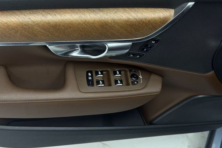 沃尔沃S90 2020款 T5 智逸豪华版中控内饰7012