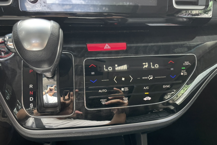 本田 艾力绅 2019款 2.0L 混动至尊版中控内饰7003