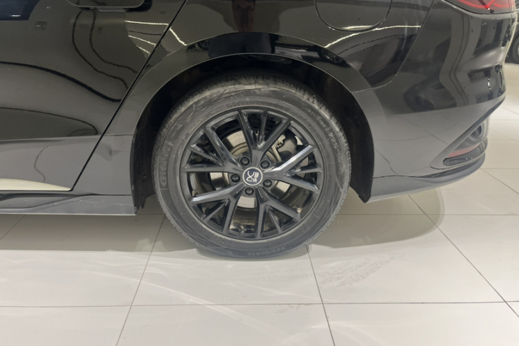 比亚迪 汉 2023款 DM-i 冠军版 121KM 尊贵型车身外观6006