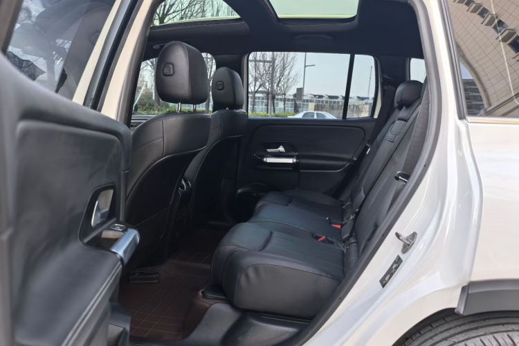 奔驰EQB 2023款 EQB 260中控内饰7003