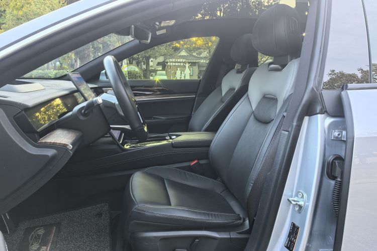 哪吒汽车 哪吒S 2022款 纯电 715km 后驱中版中控内饰7007