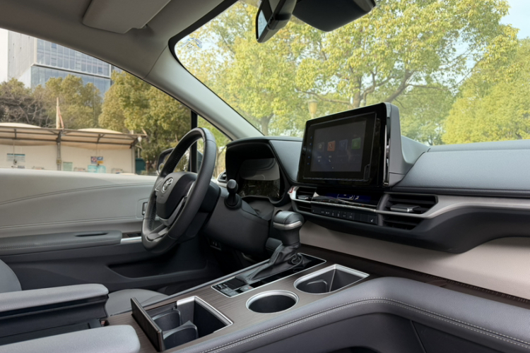 丰田 赛那SIENNA 2021款 2.5L混动 豪华版中控内饰7004