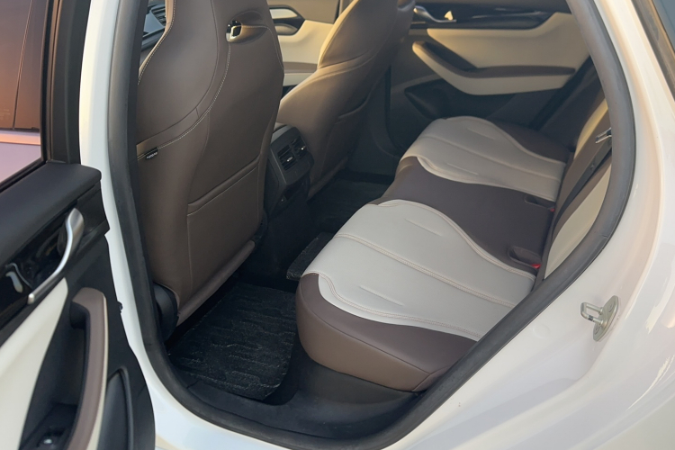 比亚迪 秦PLUS 2024款 荣耀版 DM-i 55KM领先型中控内饰7003