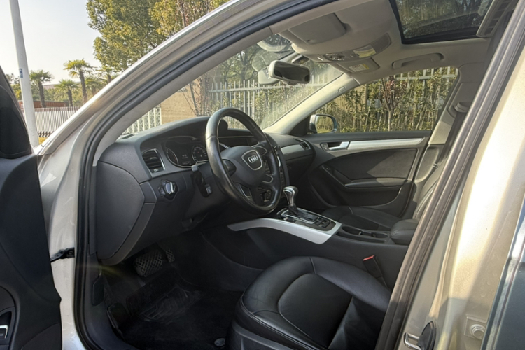 奥迪A4L 2016款 30 TFSI 典藏版 自动舒适型中控内饰7003