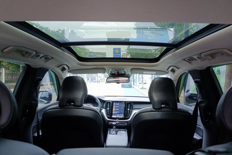 沃尔沃XC60 2019款 T5 四驱智逸版 国VI中控内饰7011