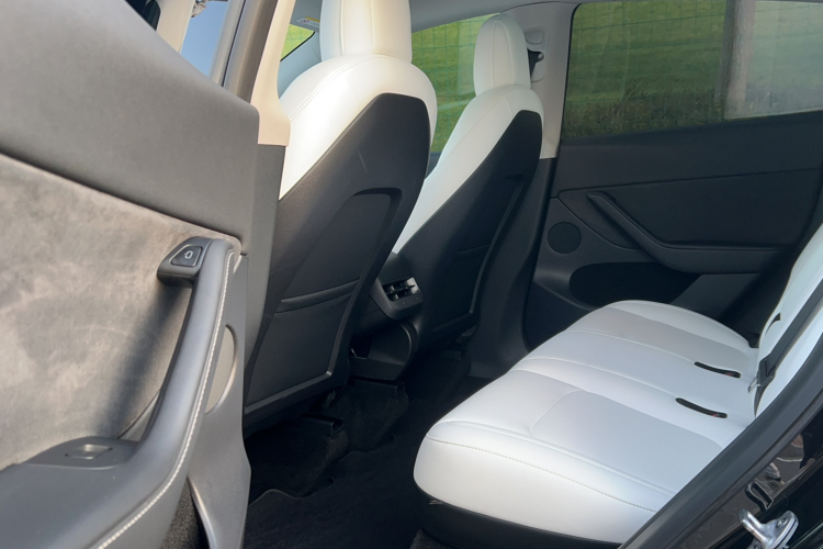 特斯拉 Model Y 2022款 后轮驱动版中控内饰7003