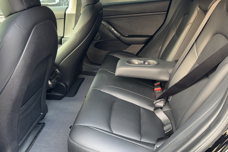 特斯拉 Model 3 2022款 Performance高性能全轮驱动版中控内饰7001