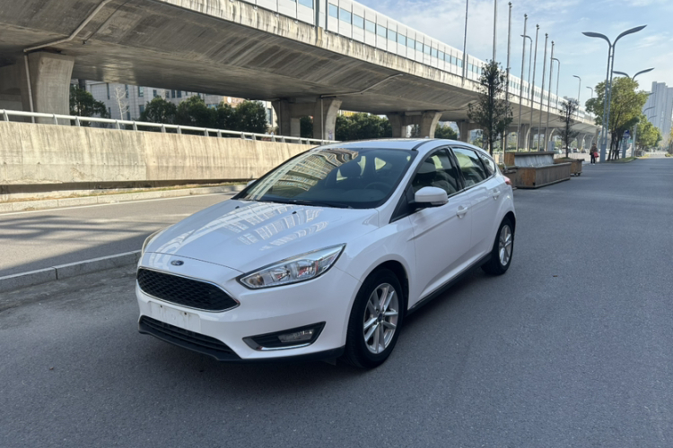 福特 福克斯 2017款 两厢 1.6L 自动风尚型智行版车身外观6004