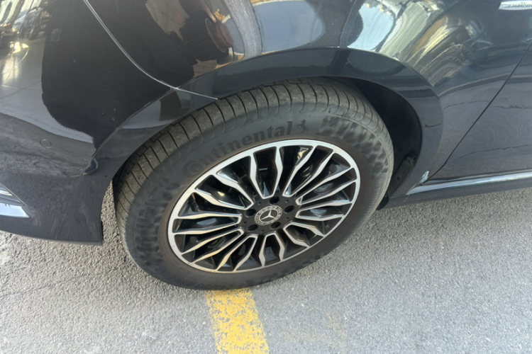 奔驰V级 2018款 V 260 L 尊贵加长版 国VI车身外观6005