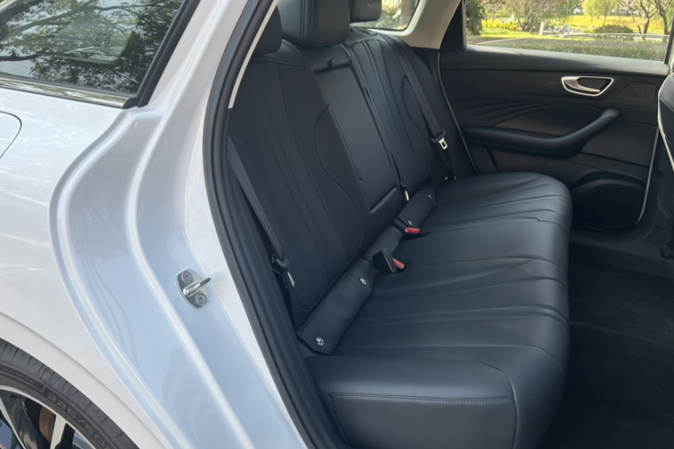 荣威D7 2025款 DMH 125km 世界冠军版中控内饰7003