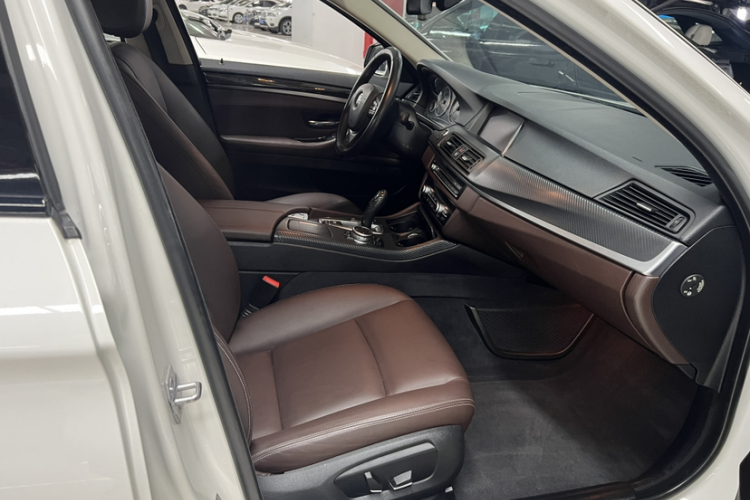 宝马5系 2014款 525Li 豪华设计套装中控内饰7006