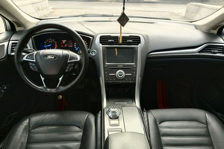 福特 蒙迪欧 2017款 EcoBoost 180 时尚型中控内饰7001