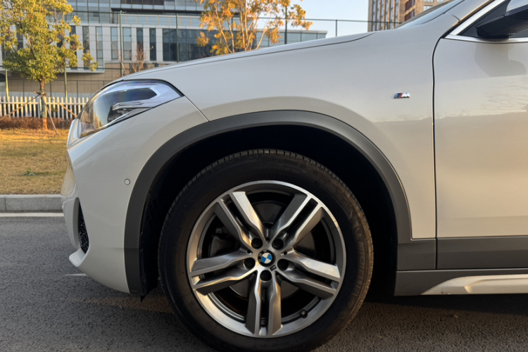 宝马X2 2020款 sDrive25i 领先型M越野套装车身外观6006