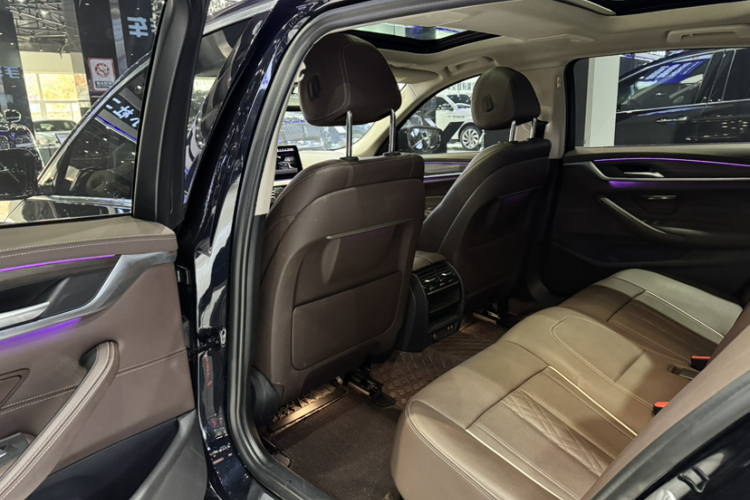 宝马5系 2021款 改款 530Li 领先型 豪华套装中控内饰7005