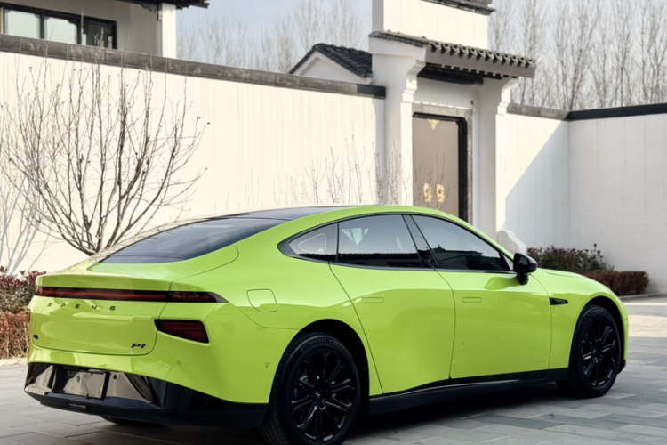 小鹏P7 2022款 670E+鹏翼版车身外观6009