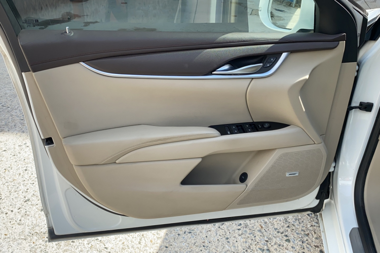 凯迪拉克XTS 2015款 28T 舒适型中控内饰7005