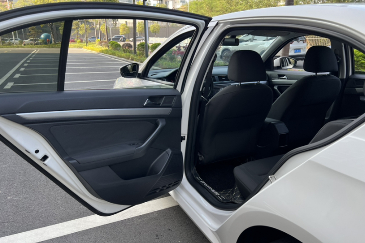 大众 朗逸 2017款 1.6L 自动风尚版中控内饰7005