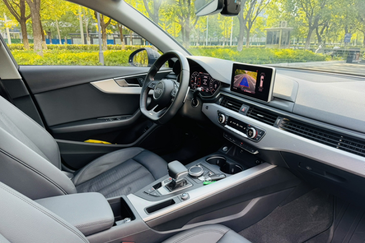 奥迪A4(进口) 2020款 Avant 先锋派 40 TFSI 时尚动感型中控内饰7005