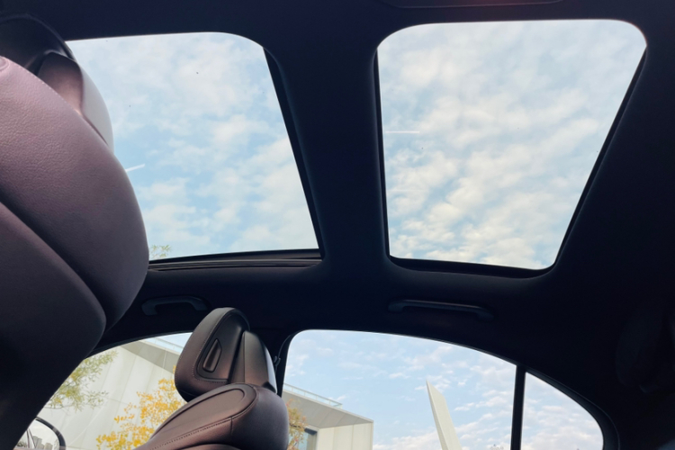 奔驰C级 2022款 C 260 L 运动版中控内饰7006