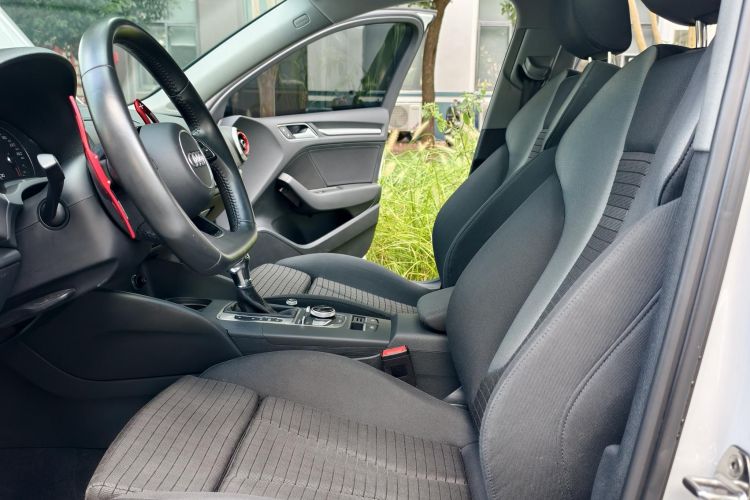 奥迪A3 2018款 30周年年型 Limousine 40 TFSI 运动型中控内饰7008