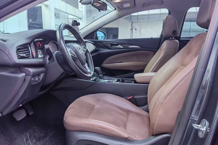 别克 君威 2019款 20T 精英型 国VI中控内饰7002