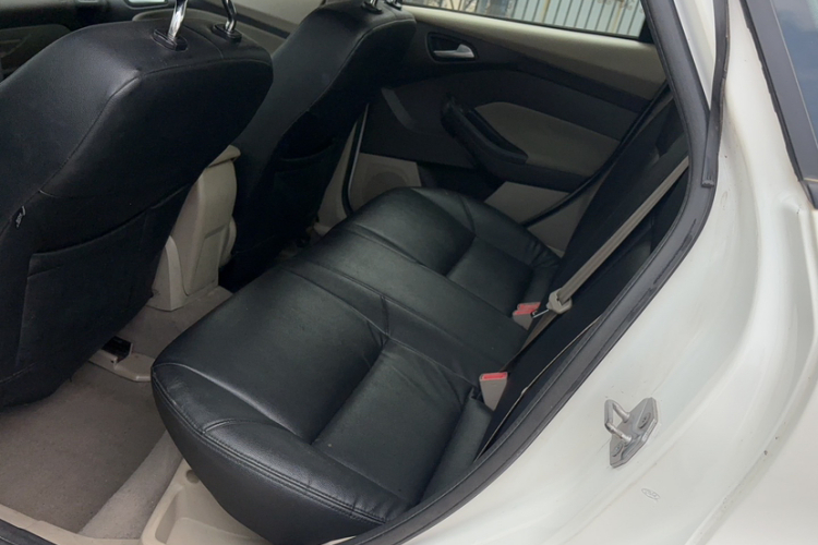 福特 福克斯 2012款 三厢 1.6L 自动舒适型中控内饰7002