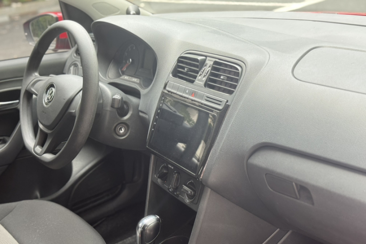 大众 Polo 2016款 1.4L 自动风尚型中控内饰7004